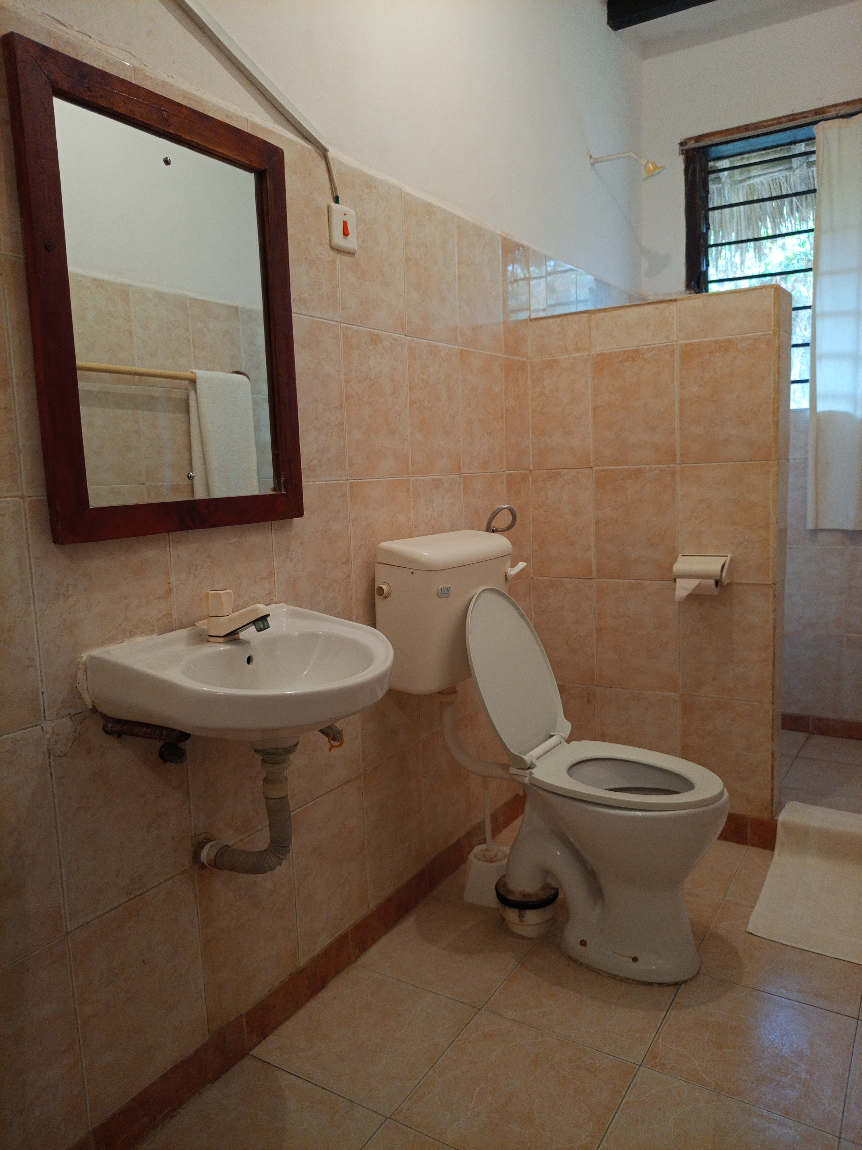 Economy Double Room Bathroom